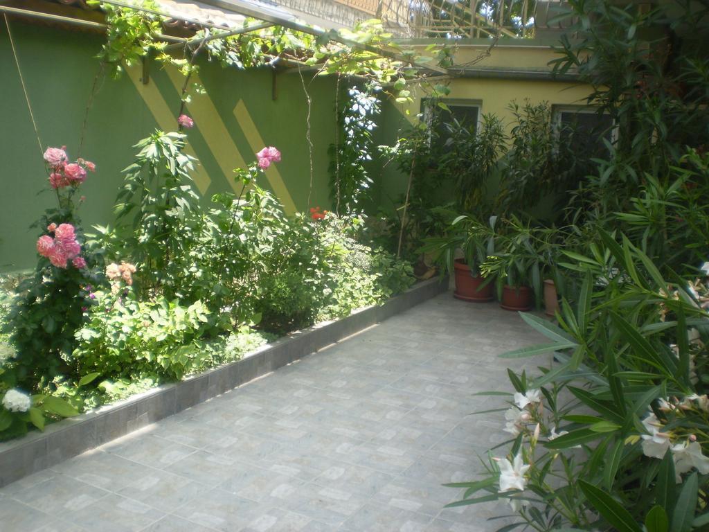 Guest House ,, Ekaterina" Nesebar Esterno foto