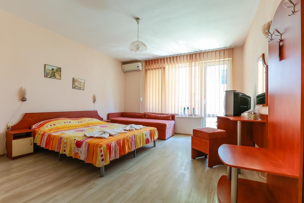 Guest House ,, Ekaterina" Nesebar Esterno foto