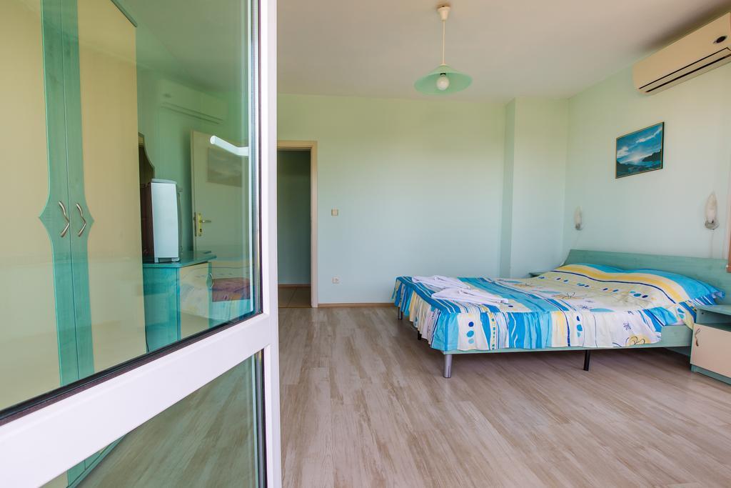 Guest House ,, Ekaterina" Nesebar Esterno foto
