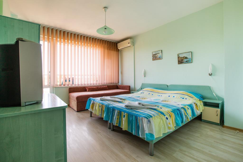 Guest House ,, Ekaterina" Nesebar Esterno foto