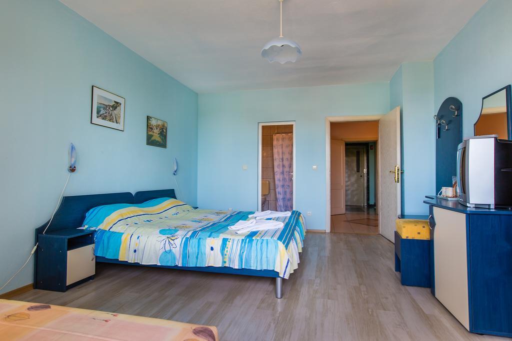 Guest House ,, Ekaterina" Nesebar Esterno foto